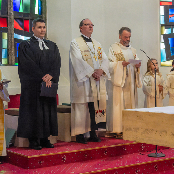 Oekumenischer Festgottedienst / Foto Haijes Oekumenischer Festgottedienst in der Pfarrkirche KirchdorfBild: v.l.n.r. Pfarrer Thomas Kutsam - Evangelisch, Abt Nikolaus Thiel, Pfarrer P.Severin Kranabitl - Katholisch