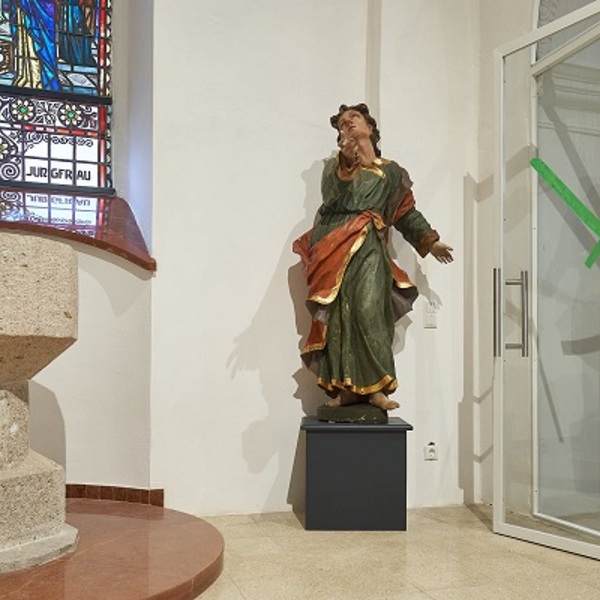 Podeste für Statuen gebaut