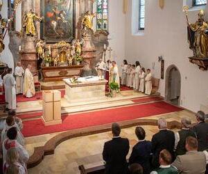 Beim Festgottesdienst bekundeten die Ernannten vor Generalvikar Severin Lederhilger und der versammelten Feiergemeinde ihre Bereitschaft, die Pflichten dieser ?mter auf sich zu nehmen.