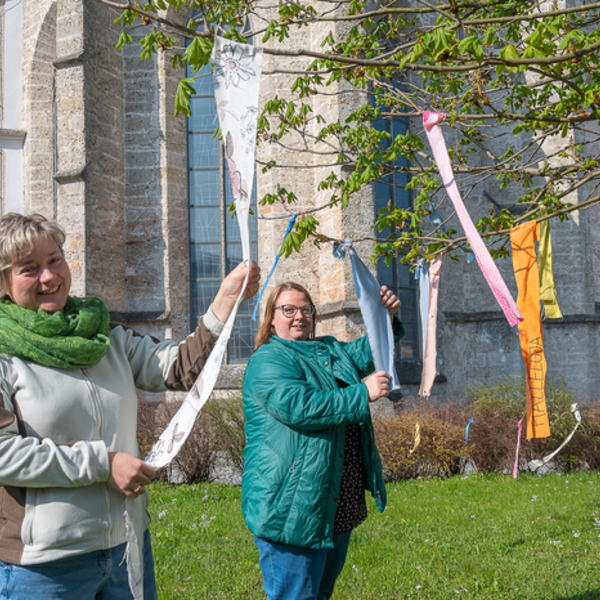 Bunte Bänder - Osteraktion abgeschlossen / Foto Haijes Abschluss der Osteraktion