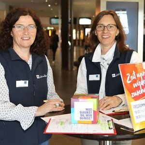 Christine Krempl und Iris Jilka vom kfb-Büro (v.l.)