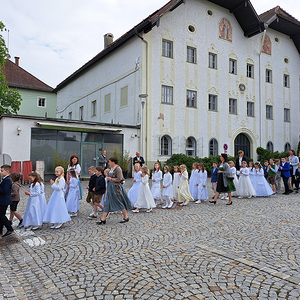 Feierlicher Einzug in die Kirche