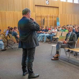 Bischof Manfred Scheuer besuchte die Landwirtschaftsschule in Schlierbach