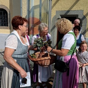 Spendensammlung für Kirchenschmuck